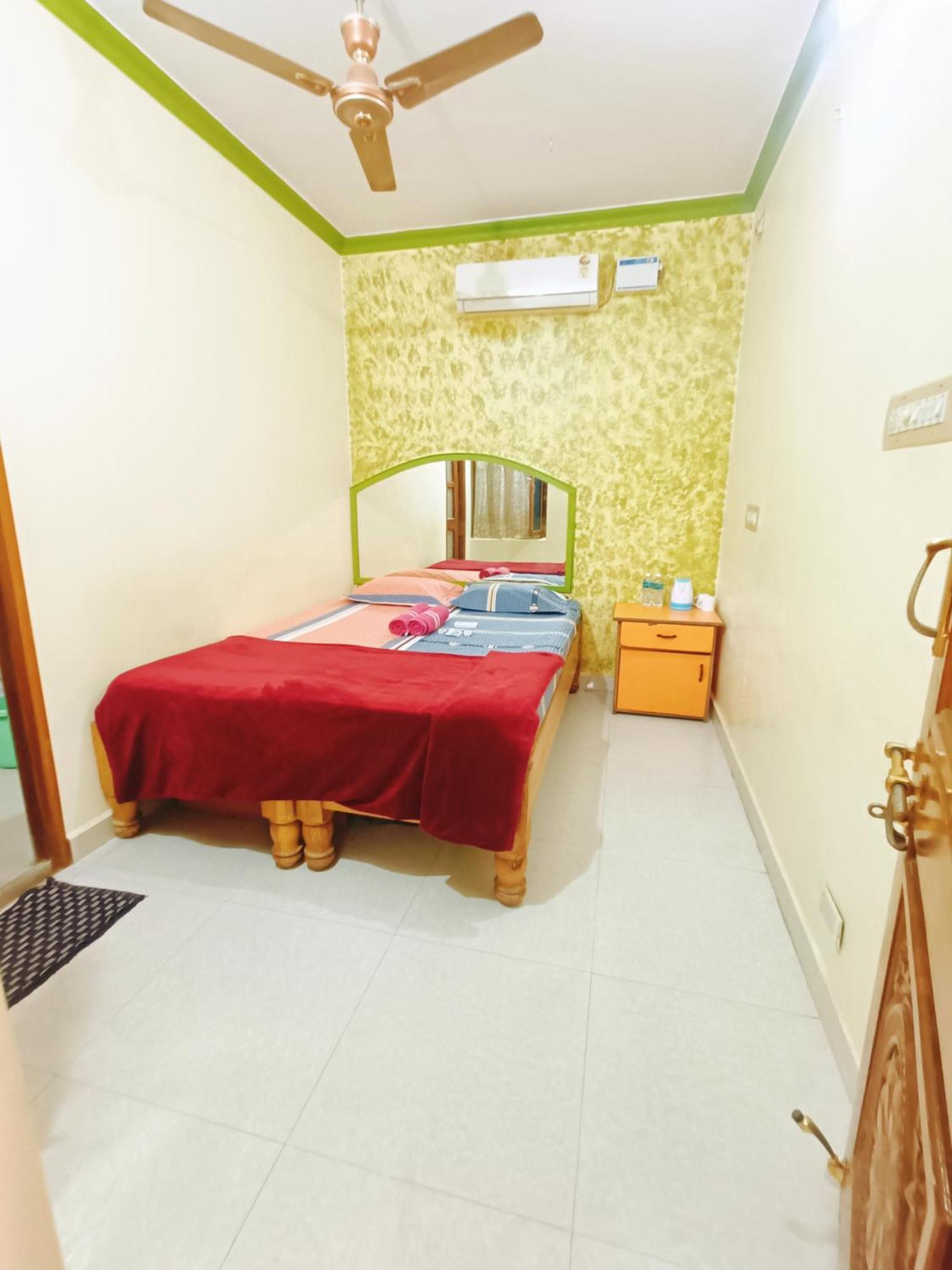 Thilak Home Stay Хампи Экстерьер фото