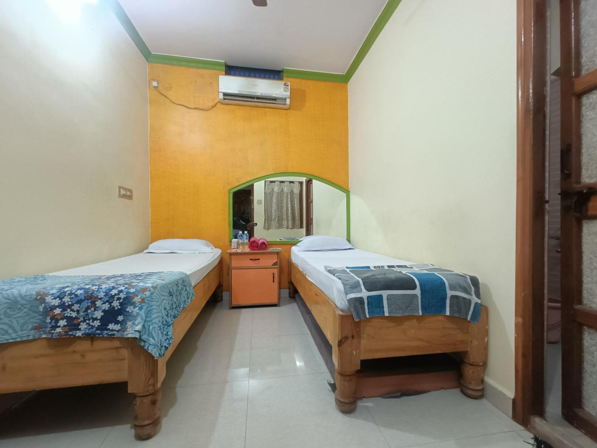Thilak Home Stay Хампи Экстерьер фото